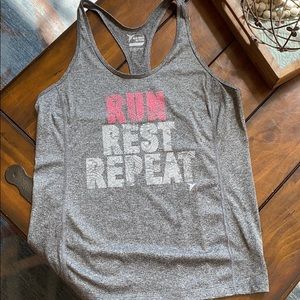 Old Navy Graphic Active Heathered Gray Tank Top